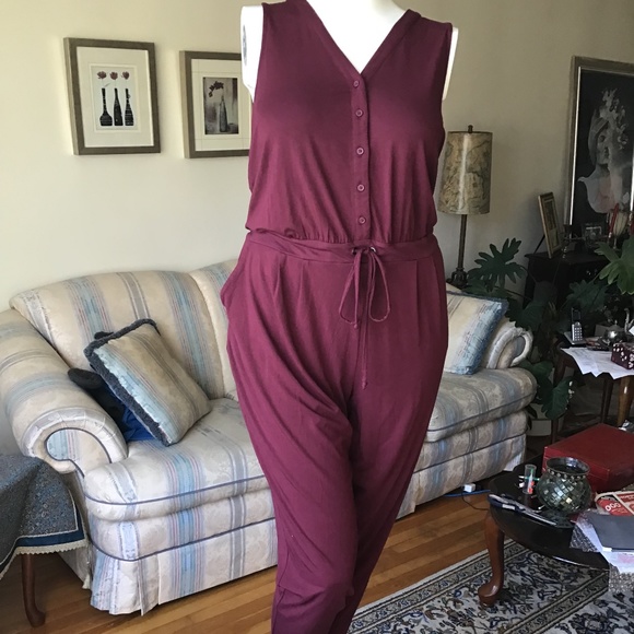 Reitmans Burgundy Jumpsuit - Picture 4 of 11